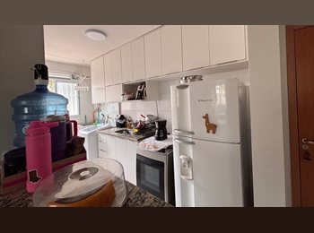 Roomgo BR - Alugo quarto para meninas, Curitiba - R$ 1.300 Por mês