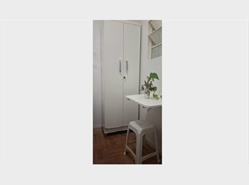 Roomgo BR -  Quarto individual (dependência) – Copacabana, Leme - R$ 1.500 Por mês