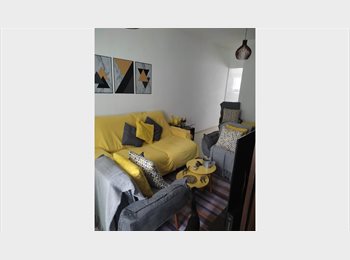 Roomgo BR - Alugo quarto para mulher, Penha - R$ 990 Por mês