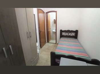 Roomgo BR - Suíte individual mobiliada, Butantã - R$ 1.200 Por mês