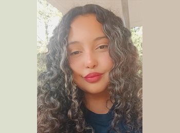 Roomgo BR - Julia Vitória de Quadra Silva  - 19 - Curitiba