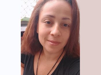 Roomgo BR - Deborah  - 33 - Itajaí