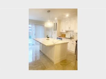 Roomgo CA - Modern Furnished Room – Clean, Renovated Home in Vaughan, Toronto - $1,300 pcm