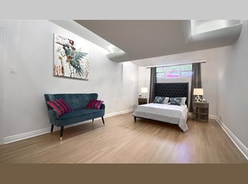 Roomgo CA - Grande chambre meublée – Wifi et hydroquebec inclus – Métro Beaudry, Montréal - $850 pcm