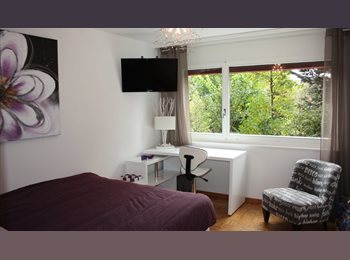 Roomgo CH - Lausanne - Chambre meublée, Sdb privée & vue jardin (proche du CHUV), Lausanne - 1 450 CHF / Mois