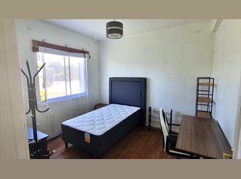 CompartoDepto CL - Arriendo pieza indivual (sólo estudiante hombre pregrado) 10,24 m2 full equipada a hombre limpio ord, Concepción - CH$275.000 por mes