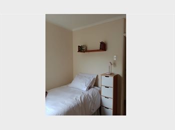 CompartoDepto CL - Cómoda pieza en Ñuñoa a pasos del metro Monseñor Eyzaguirre, Ñuñoa - CH$300.000 por mes