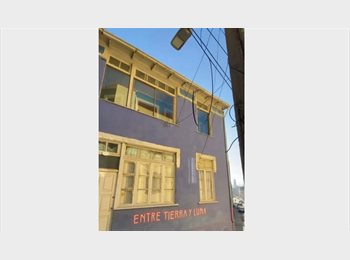 CompartoDepto CL - Pieza en arriendo en Plan de Valparaíso con cercanias a comercio, transporte y entretenimiento, Valparaíso - CH$150.000 por mes