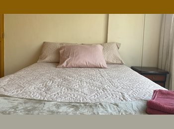 CompartoApto CO - Habitación Cómoda para MUJER con closet y escritorio, cerca a la canalización de Envigado, Envigado - COP$ 950.000 por mes