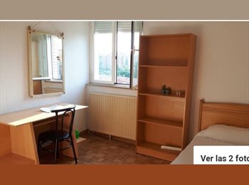 Roomgo ES - Univ. Somosaguas. 1 habitación amueblada. grandes y luminosa. Terraza.Piso estudi, Latina - 425 € por mes