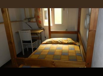 Roomgo ES - Bonita habitación doble en atico con terracita y mucho sol, Cornellà de Llobregat - 550 € por mes