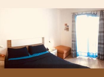 Roomgo ES - TODO L'ANO: Centro de Eivissa - Habitación grande y baño privado, Ibiza - 900 € por mes