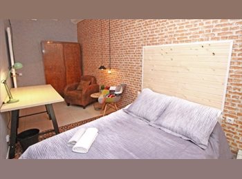 Roomgo ES - ¡Disfruta del centro de Barcelona en una habitación vintage con terraza! RH7-R1, Barcelona - 820 € por mes