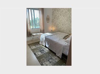 Roomgo ES - Habitacion doble con baño privado con vistas a la piscina, Marbella - 850 € por mes