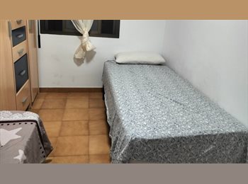 Roomgo ES - Se alquila habitación para chica, ambiente tranquilo., Sant Andreu - 400 € por mes