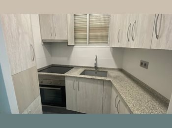 Roomgo ES - Tu habitación ideal a solo 1 minuto de la universidad!, El Prat - 375 € por mes