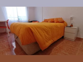 Roomgo ES - Acogedora Habitacion en Carolinas Baja, Alicante - 320 € por mes