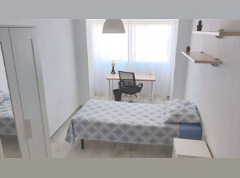 Roomgo ES - Habitación amplia en Torrefiel, Valencia - 300 € por mes