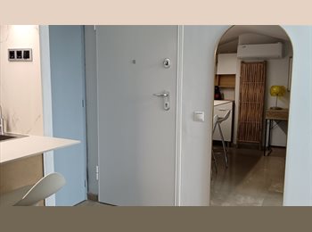 Roomgo ES - Habitación tipo loft con entrada independiente y uso privado, Santa Coloma de Gramanet - 900 € por mes
