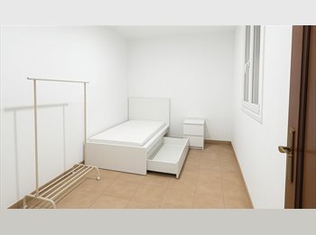 Roomgo ES - Se alquila habitacion con cama matrimonial muy luminosa, Eixample - 540 € por mes