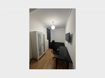 Roomgo ES - Habitación plaza España, Sants-Montjuïc - 580 € por mes