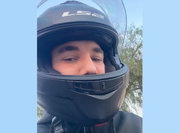 Roomgo ES - J Antonio  - 20 - Granada