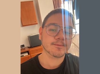 Roomgo ES - Hank - 27 - Valencia