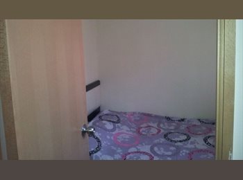 Roomgo HK - Flat share in Yau Ma Tei, Yau Ma Tei - HKD5,500 pcm
