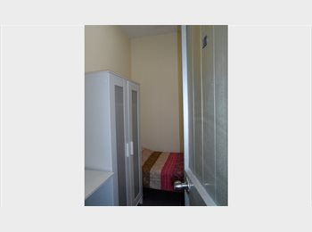 Roomgo HK - Quarry Bay Room  $5000, Quarry Bay - HKD5,000 pcm