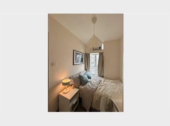 Roomgo HK - New Double bed room in Sai Ying Pun, Sai Ying Pun - HKD12,900 pcm