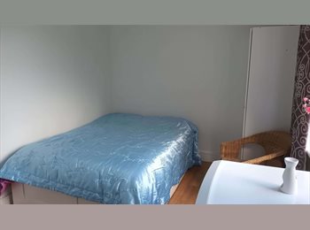 Roomgo IE - ensuite fully furnished and comfortable private room along with separate Kitchenette with its own se, Dublin - €1,150 pcm