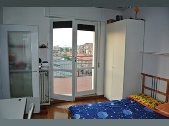Roomgo IT - Affittasi Attico a STUDENTESSA 1 posto letto in ampiea  camera doppie, Pta Venezia - Citta Studi - Lambrate - 370 € al mese