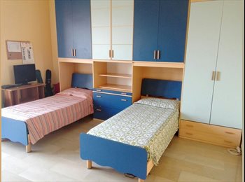 Roomgo IT - Stanza singola con balcone privato  a pochi minuti dal centro, posto  bici/auto, Pavia - 420 € al mese