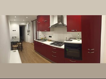 Roomgo IT - Affittasi camera singola, centro storico vicino via S. Lorenzo, Genova - 340 € al mese