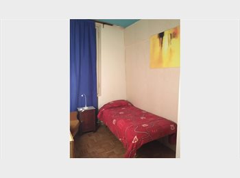 Roomgo IT - Stanza in centro per ragazza straniera, Bologna - 500 € al mese