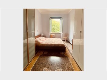 Roomgo IT - Central bright room with private bathroom, Genova - 350 € al mese