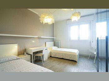 Roomgo IT - A 395 euro al mese POSTO LETTO IN CAMERA DOPPIA PER STUDENTESSA UNIVERSITARIA, Pero - 395 € al mese