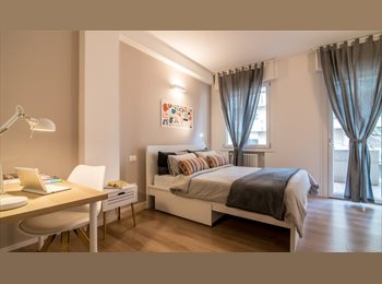 Roomgo IT - **LARGE PRIVATE ROOM WITH KING SIZE BED, EN-SUITE BATHROOM & AIR CONDITIONING in room, Padova - 620 € al mese