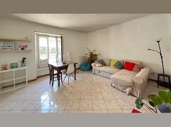 Roomgo IT - Stanza matrimoniale uso singola, Centrale - Loreto - 840 € al mese