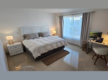 Roomgo MX - Master Suite - Walk-in closet - King bed, El Marqués - MX$10,000 por mes