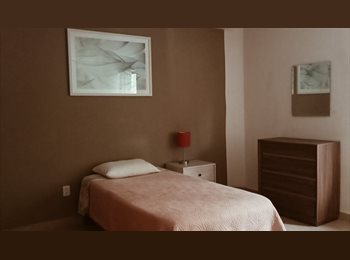 Roomgo MX - Si eres mujer profesionista, esta  hermosa y amplia recamara  es para tí, Zapopan - MX$5,500 por mes