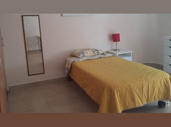 Roomgo MX - Si eres mujer profesionista, esta  hermosa y amplia recamara  es para tí, Zapopan - MX$6,500 por mes