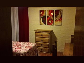 Roomgo MX - Se renta habitación para estudiante (mujer) muy cerca de Ciudad Universitaria, Coyoacán - MX$5,000 por mes