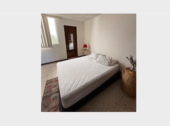 Roomgo MX - Habitación con baño y estacionamiento, Zapopan - MX$9,000 por mes