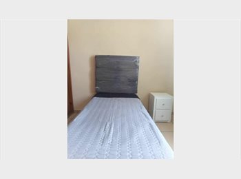 Roomgo MX - Habitación amueblada para mujer estudiante o joven profesionista mujer, Aguascalientes - MX$3,400 por mes