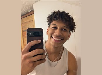 Roomgo MX - Sebastian - 24 - Querétaro