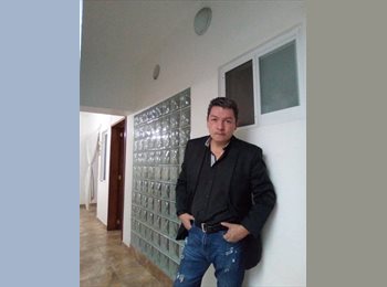 Roomgo MX - Albert - 45 - Querétaro