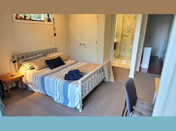 Roomgo NZ - Fabulous place for summer living, fantastic flatmates!, Auckland - $360 pw