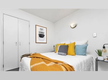 Roomgo NZ - Modern Room in Auckland CBD – Fully Furnished, All Bills Included , Auckland - $320 pw