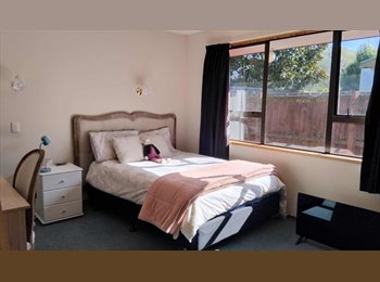 Roomgo NZ - Sunny Room Available in Cozy 3-Bedroom Flat – Upper Riccarton!, Christchurch - $220 pw